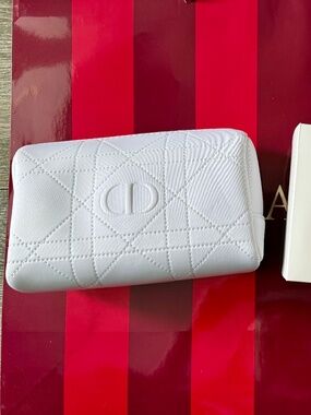 Dior Beauty White Quilted Cosmetic Pouch Bag With Zipper NWT